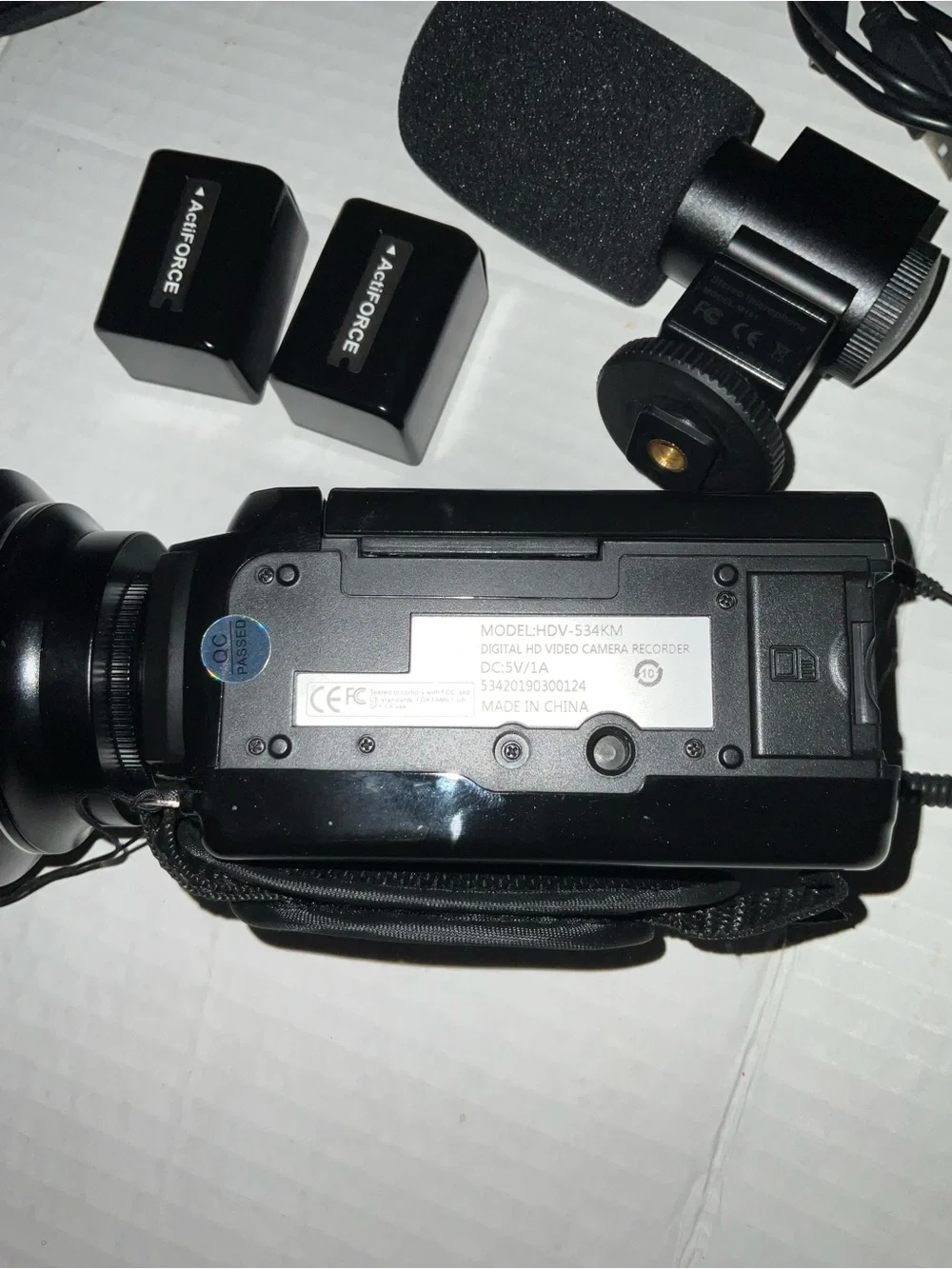 4K Ultra HD Video Camcorder - 48.0 MP Photo - Touch Panel - Night Shot - HDV-